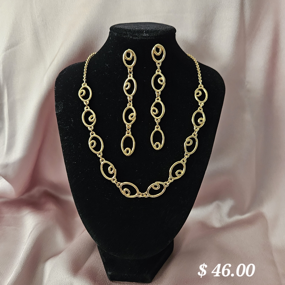 Elegant Gold Jewelry Set